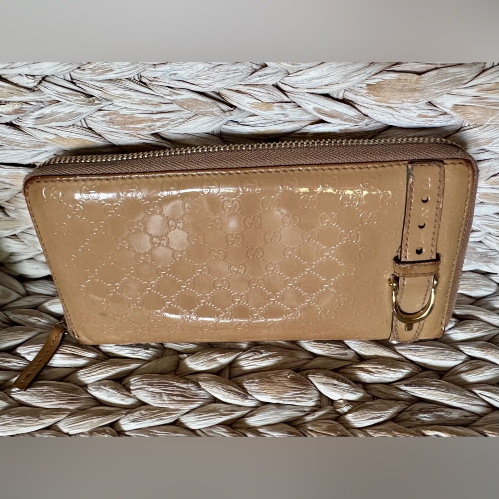 Authentic Gucci wallet horse-bit buckle zippy
